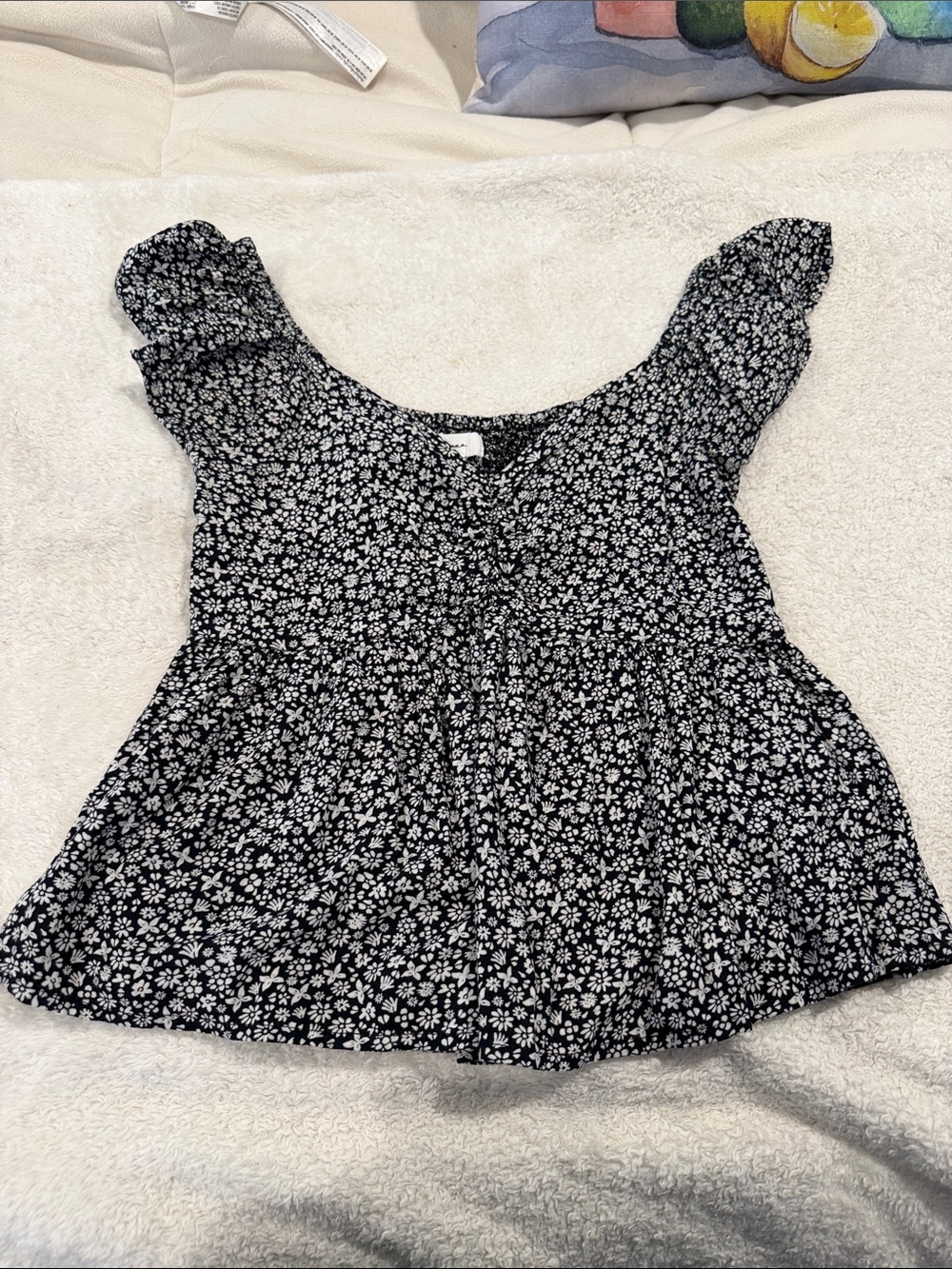 Japna Black and White Floral Ruffled Sleeve Blouse